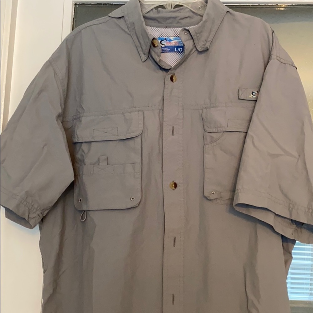 Men’s gray collared shirt